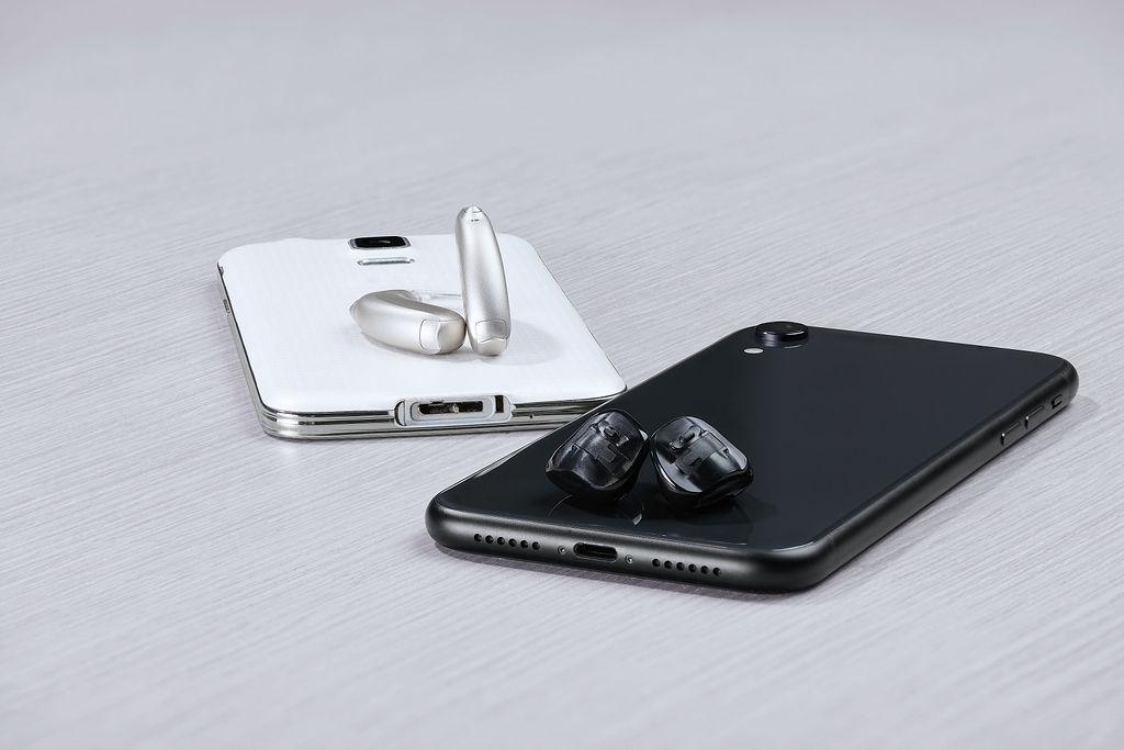 Phonak Virto Black and Naìda