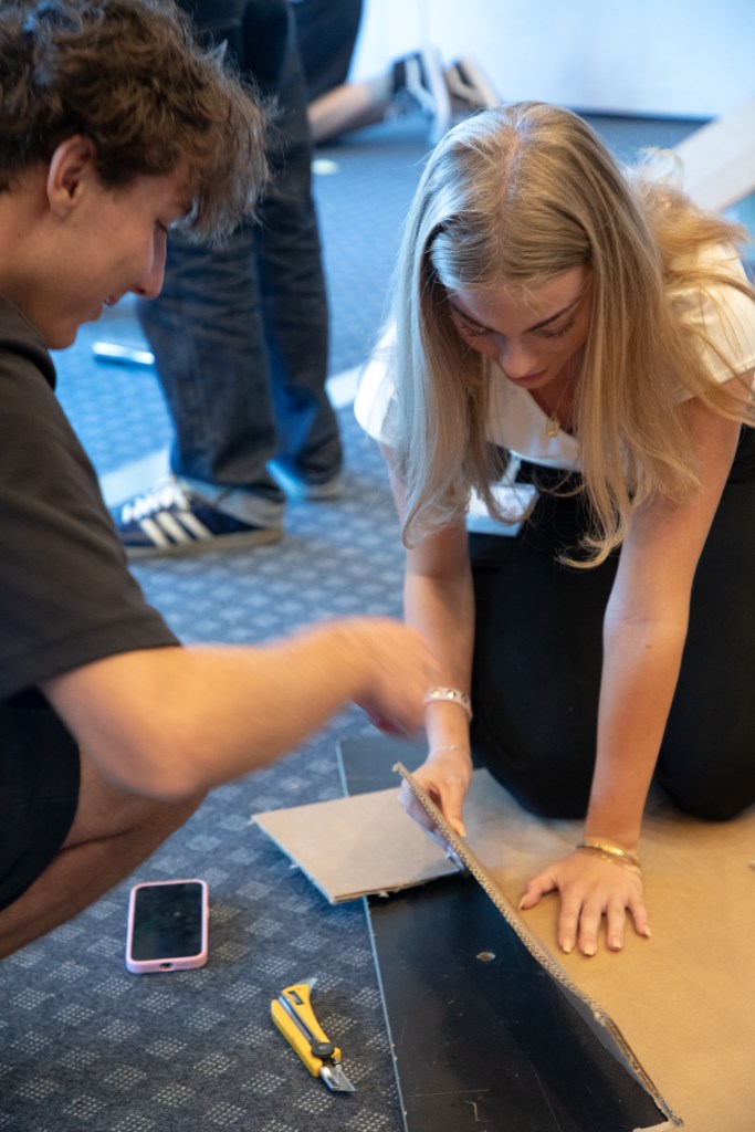 Sonova Berufsbildung: Einführungswoche 2026 - Formel 1 Bauworkshop mit Karton