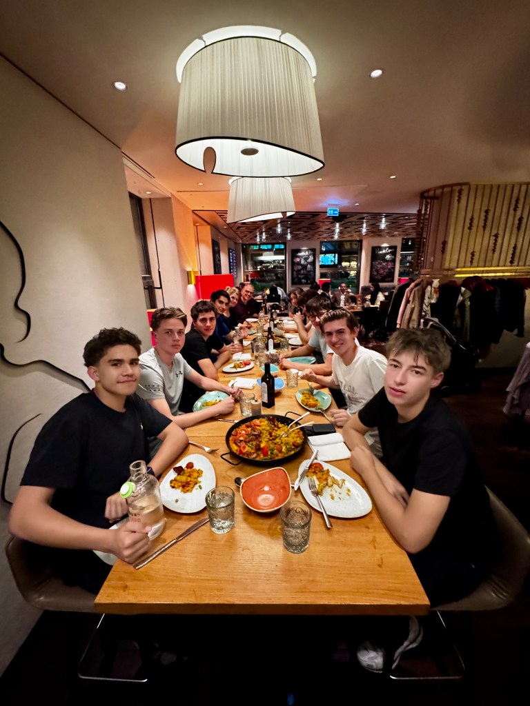 Sonova Berufsbildung – Projektwoche 2026: Teamevent Paella kochen